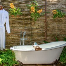 Cottage 6 – Outdoor Bath(1)