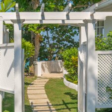 Cottage 6 – walk way