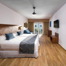 MBA_20_075+-+Family+room+lateral+sea+view