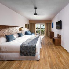 MBA_20_090+-+Family+room+sea+view