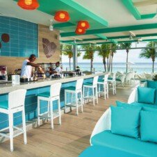 ORI_19_005+-+Poolside+bar