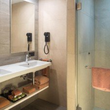 ORI_19_021+-+Bathroom.+Family+room