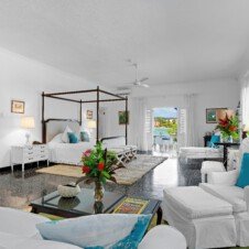 Suite 21 – Interior