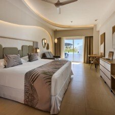 XAQ_24_101+-+Swim-up+Standard+Junior+Suite