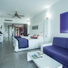 XJM_13_125+-+Junior+suite_Junior+suite+standard_courtyard_partial+ocean+view